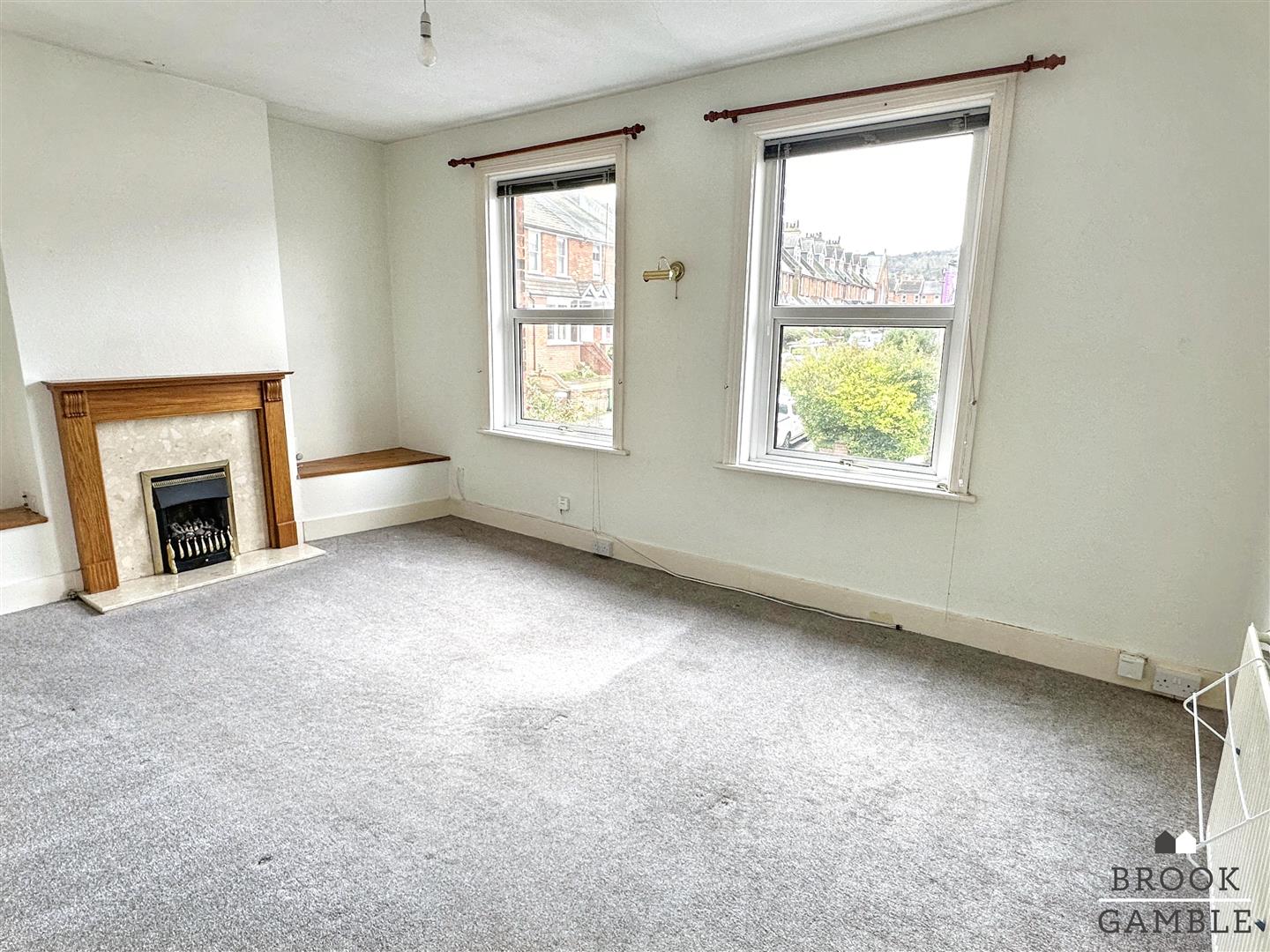 1 Bedroom Apartment - Conversion. Parsonage Road in Eastbourne,  10